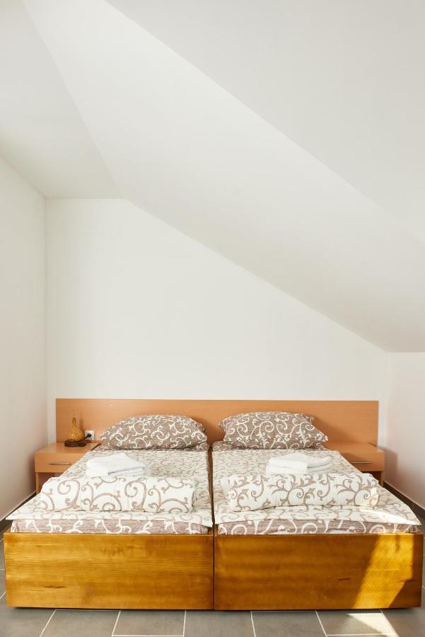 Sakota Family House Apartman Kamanc Kültér fotó